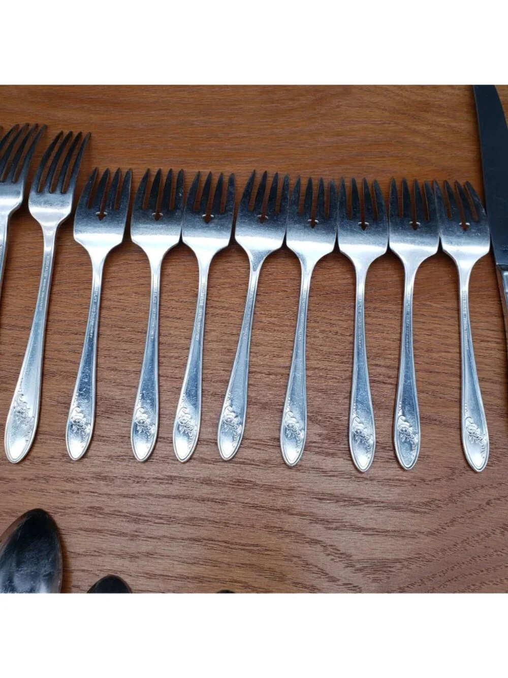 Tudor Plate Queen Bess II Flatware Set Service for 8 Oneida Silverplate